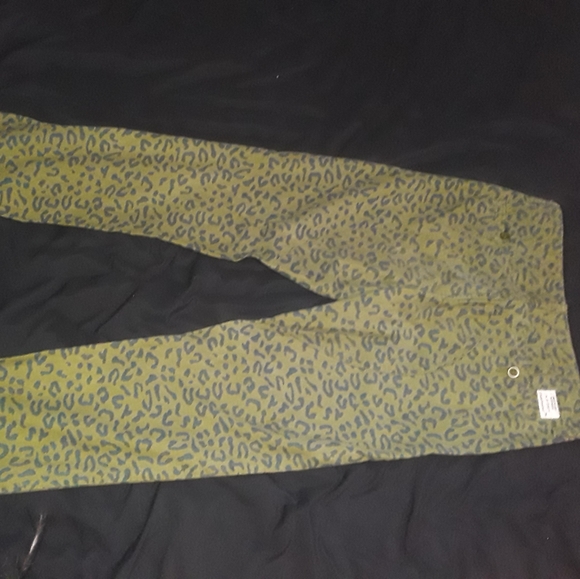 UNDFTD Cheetah camo pants - Picture 3 of 3